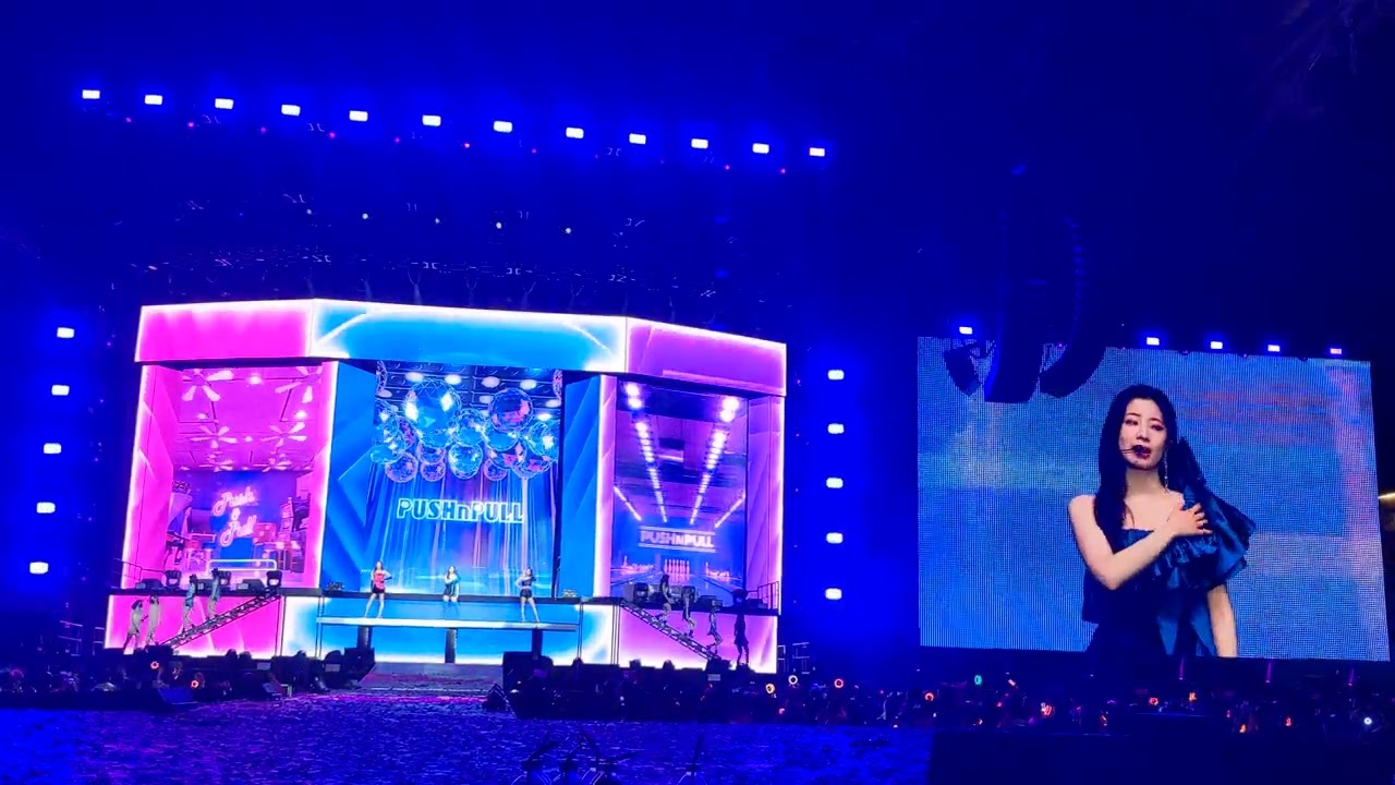 TWICE - Push & Pull - LA Encore Day 1 (5/14/22 Banc of California Stadium)