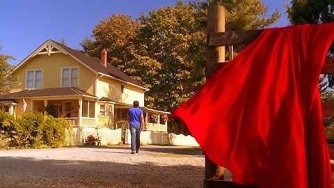 The Flash - Smallville Throwback (Elseworlds Part 1)
