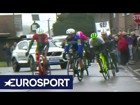 Video: Oglejte si: Yves Lampaert zmaga v dežju premočenem Dwars door Vlaanderen