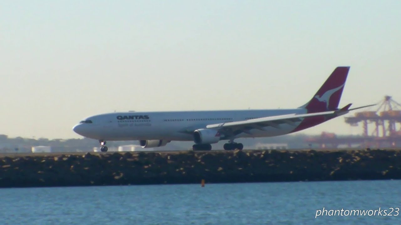 QANTAS A330 ONE REVERSE THRUST LANDING 34L SYDNEY AIRPORT - YouTube