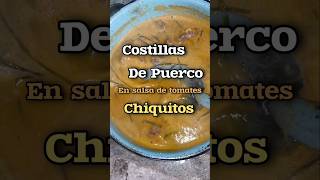 Mira Esta preparacion de Costillas de puerco en Salsa de tomates chiquitos