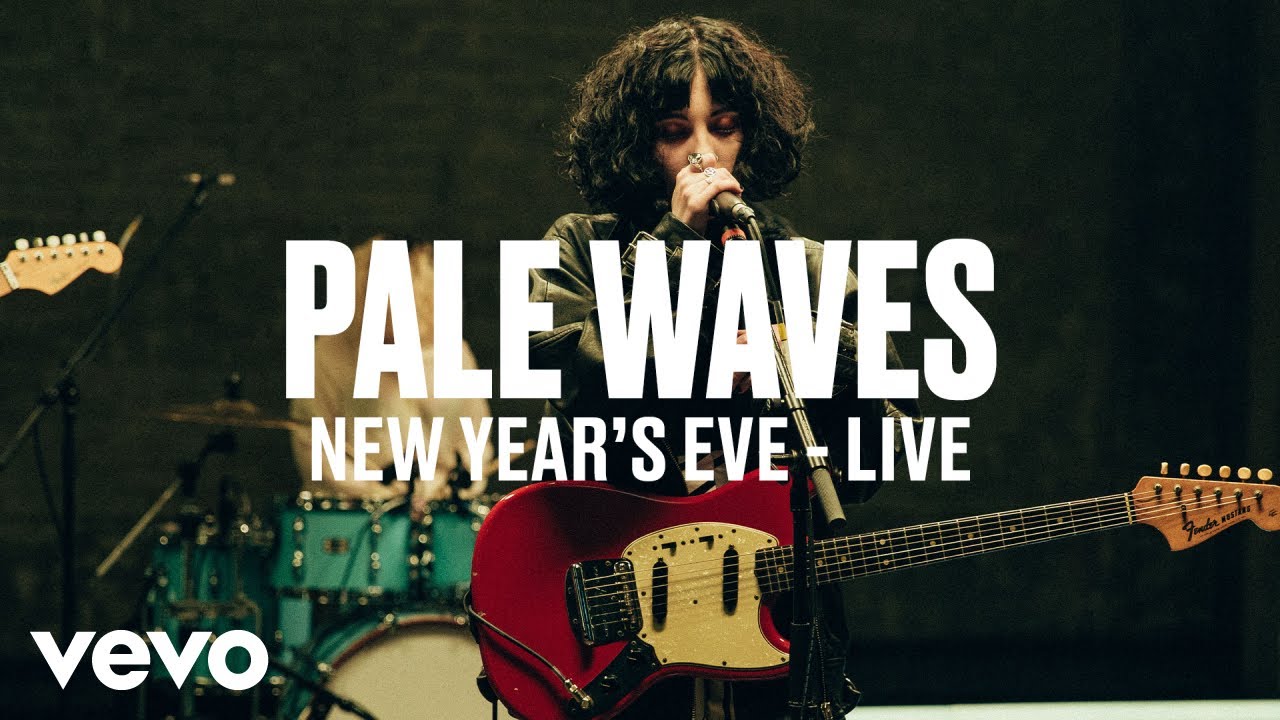 Assista a Pale Waves - New Year's Eve (Live) - dscvr ARTISTS TO WATCH 2018 no YouTube Assista a Pale Waves - New Year's Eve (Live) - dscvr ARTISTS TO WATCH 2018 no YouTube