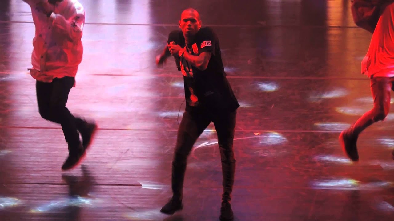 Chris Brown - Ayo / Loyal (Live at Nikon at Jones Beach Theater) 8/30/15