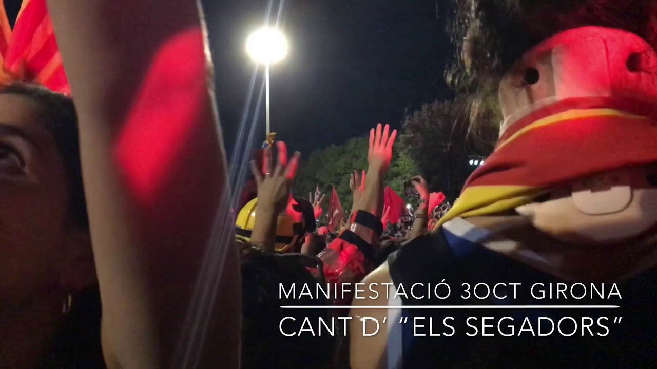 Cant de l’Himne Nacional de Catalunya “Els Segadors” - Manifestació 3 d’Octubre 2017 Girona