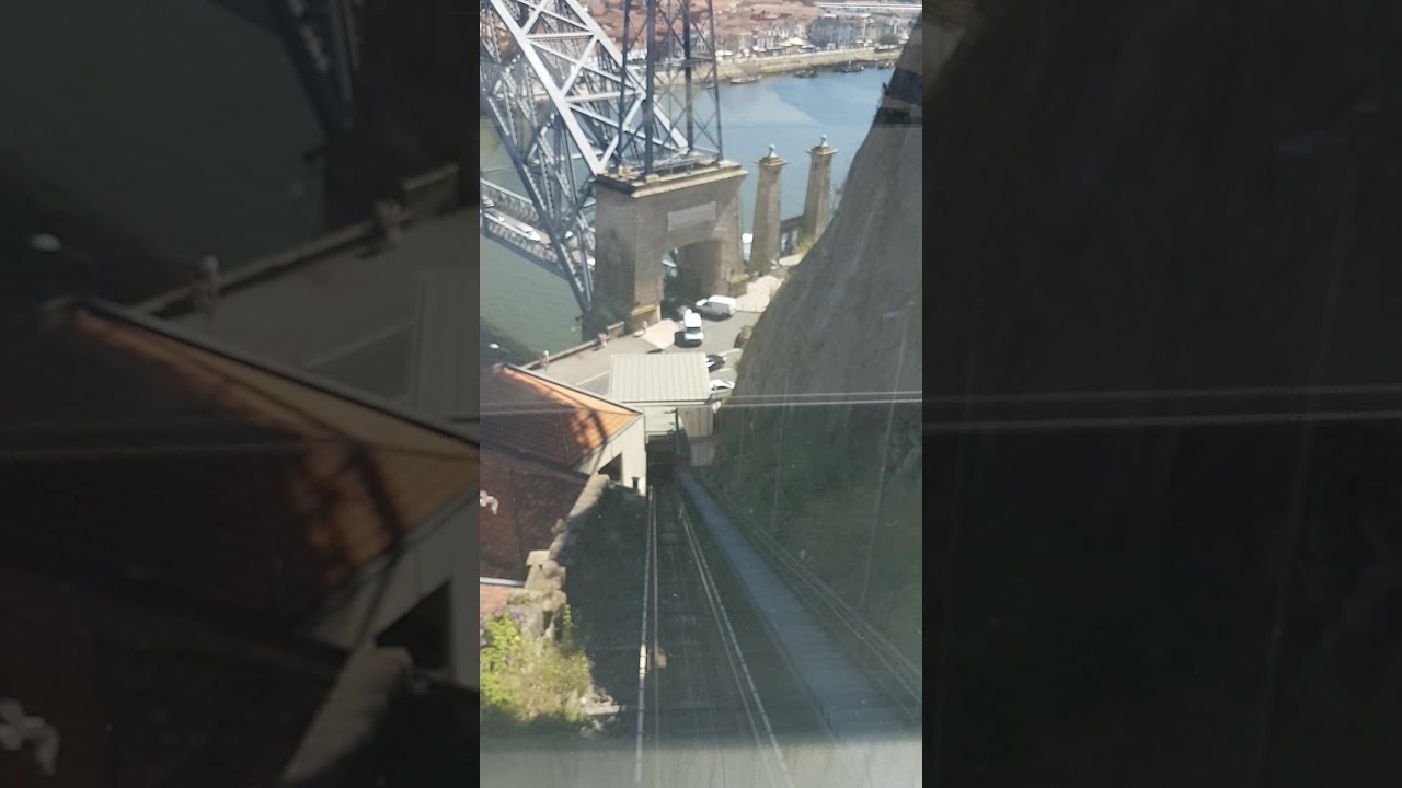 GUINDAIS FUNICULAR OPORTO (PORTUGAL)