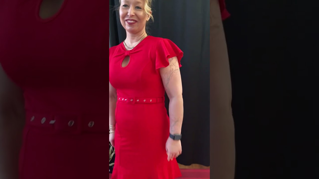 50´er kjole - Miss Amanda - Sød fishtail wiggle kjole i en smuk rød - YouTube