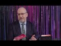 'The Holdovers' star Paul Giamatti on eyebrow directing and whether he was a good student