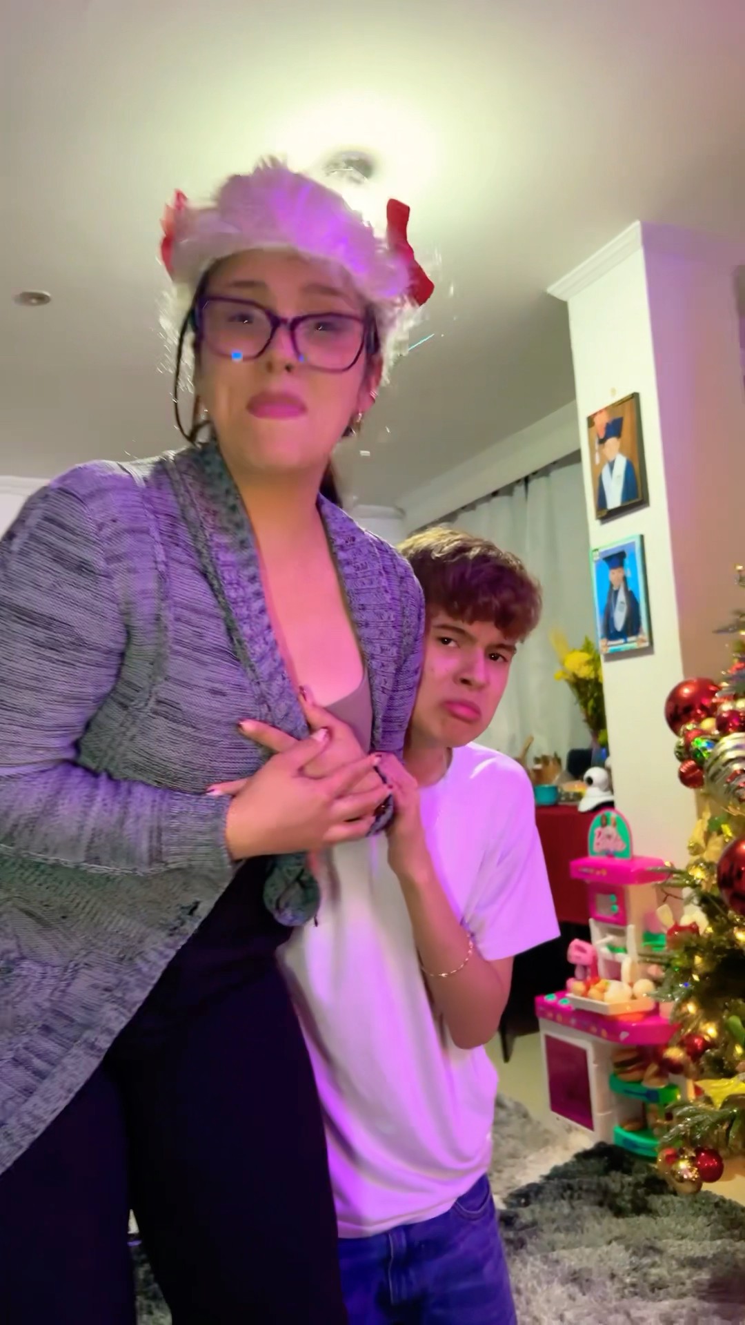 Solo me partía los palos de escoba #humor #cosasdefamilia #comedia #shortviral