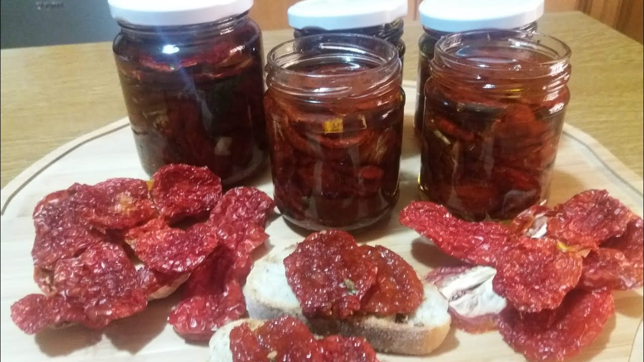Pomodori secchi fatti in casa..ricetta Siciliana..profumi e sapori di una volta!!