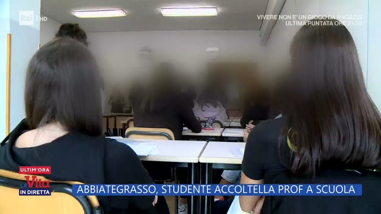Abbiategrasso, studente accoltella la professoressa a scuola - La Vita in diretta - 29/05/2023