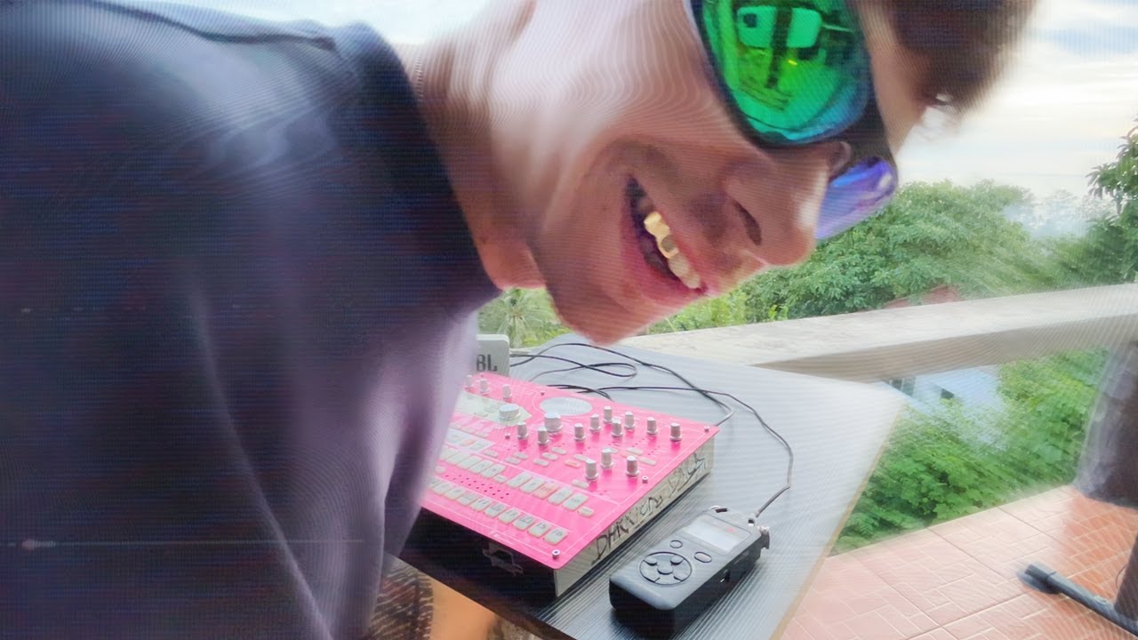 Hologram Away - Deep Techno [KORG ESX]