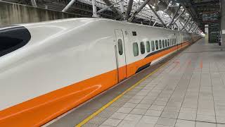 高鐵639次列車往左營離開台中站