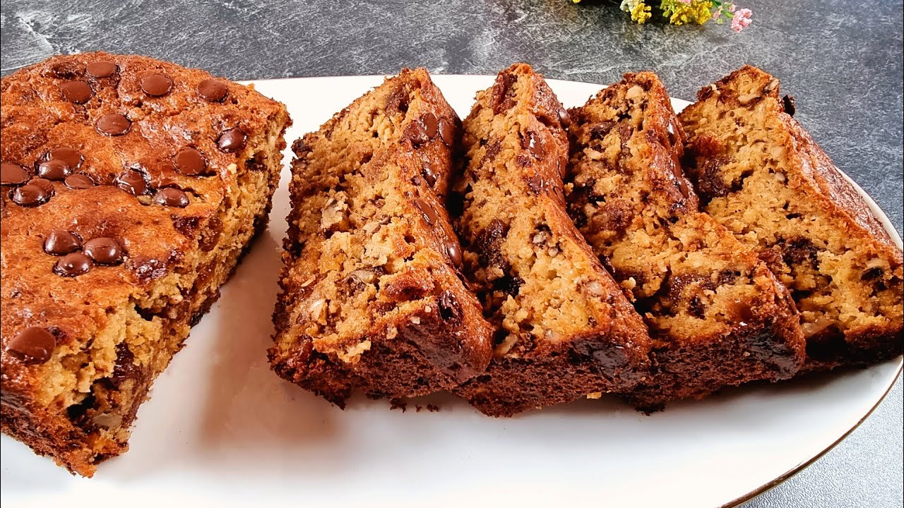 ⁣Make this diet cake with oats, yogurt and raisins! It's so delicious and healthy!