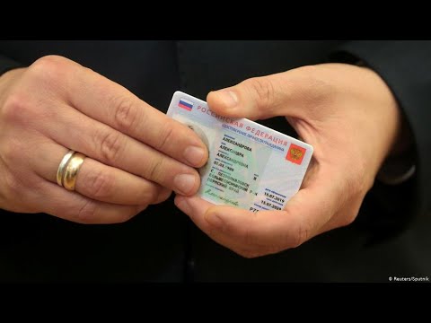 В России начнется выдача электронных паспортов