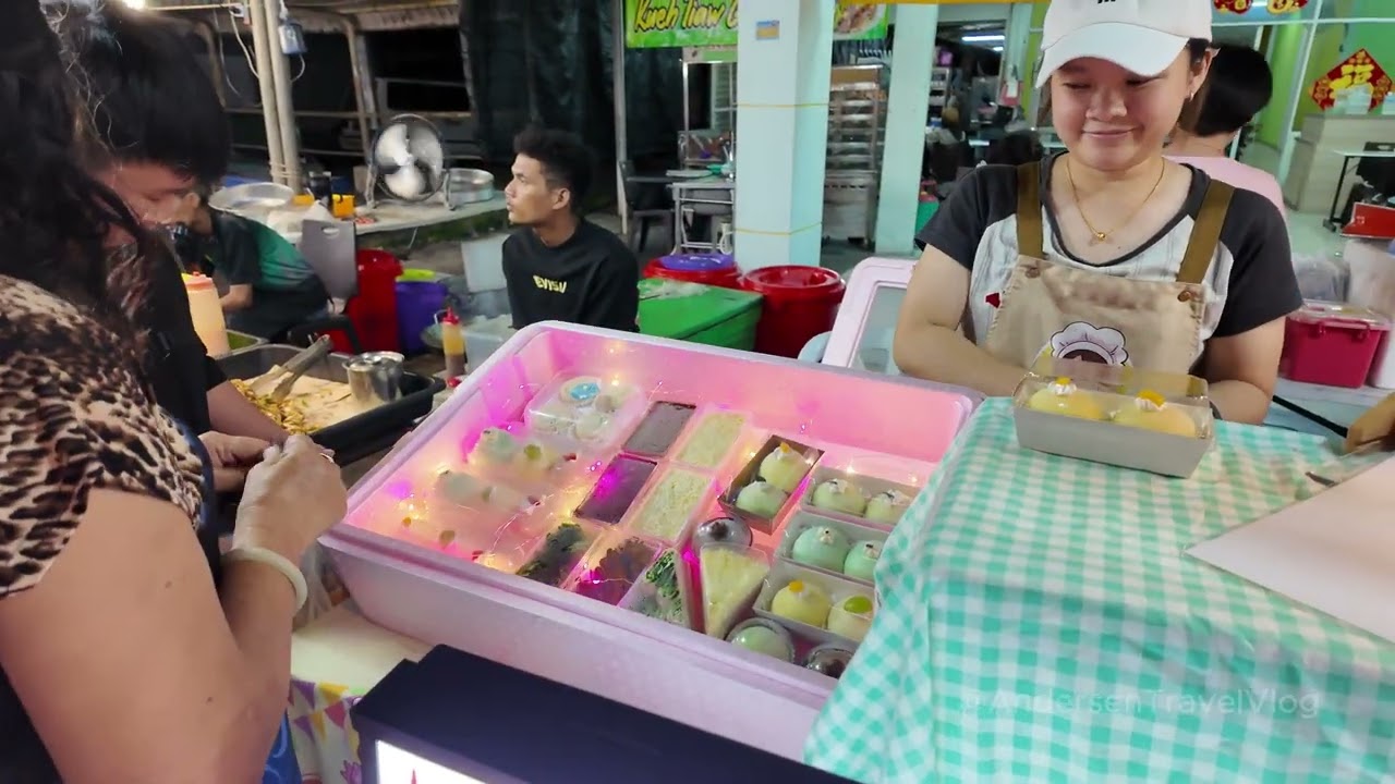 Experience Batu Kawa Mooncake Festival 2025 | Food, Lights & Local Vibes in Kuching 🇲🇾