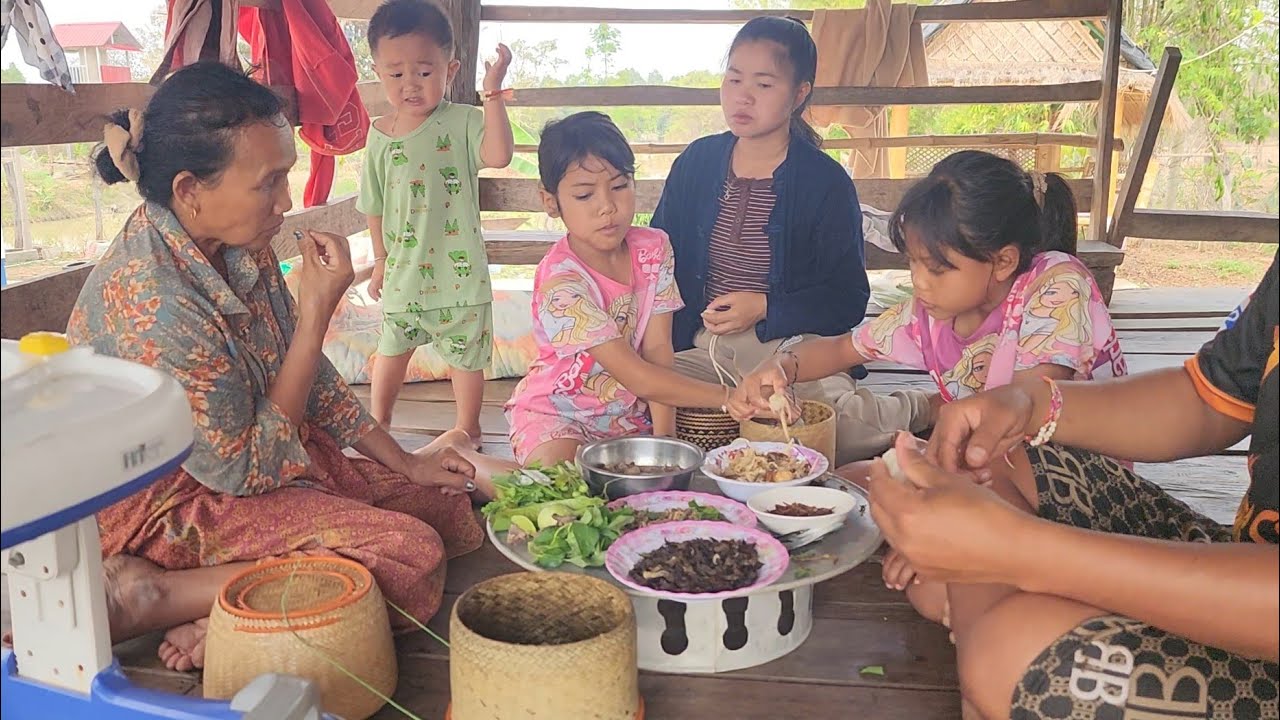 น้องเนยขอมาจัดให้​ตำส้มตำลาบไก่บ้านแซบๆอยู่เถียงนาน้อย​27 กุมภาพันธ์ ค.ศ. 2026