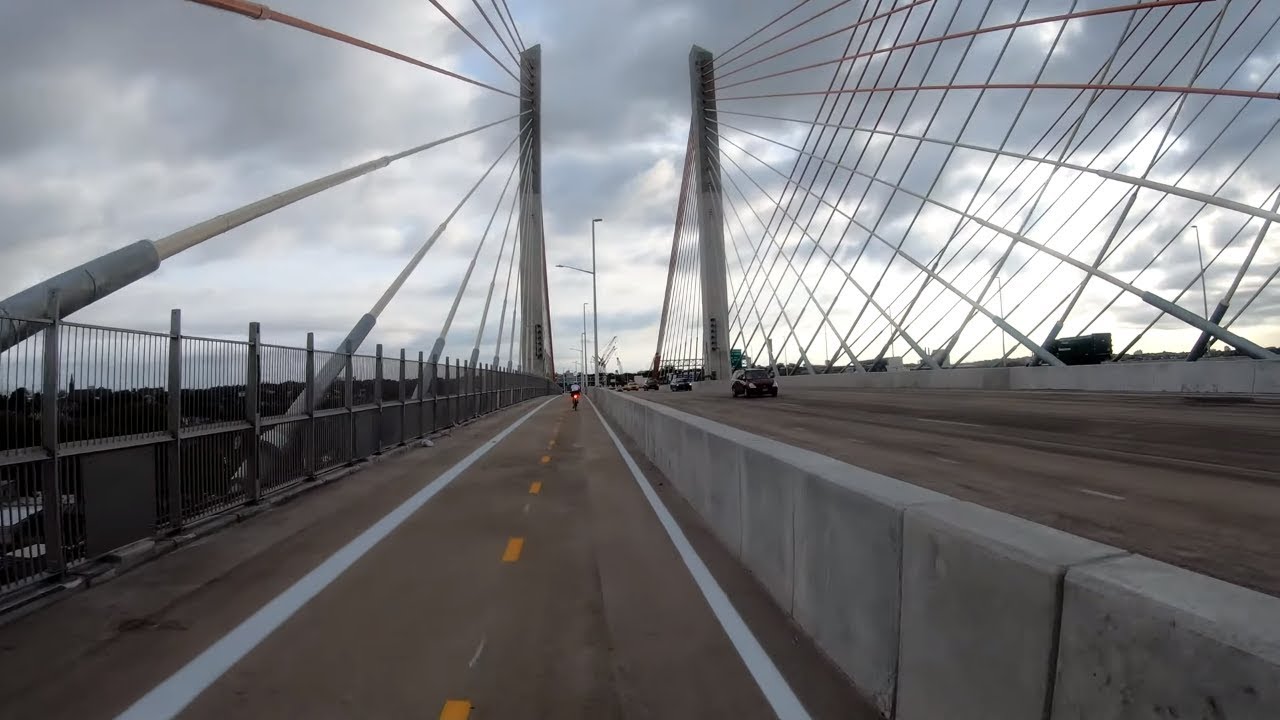 ⁴ᴷ⁶⁰ Cycling NYC : Kosciuszko Bridge from Greenpoint, Brooklyn to Maspeth, Queens