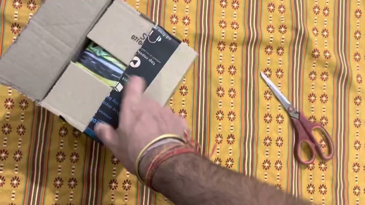 This was supposed to be a discreet packaging Lol | One Hand Unboxing