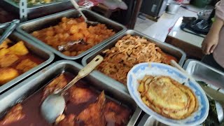 VARIOUS KINDS OF JAVANESE CUISINE MENUS AT POJOK BU SUMIATI'S STALL
