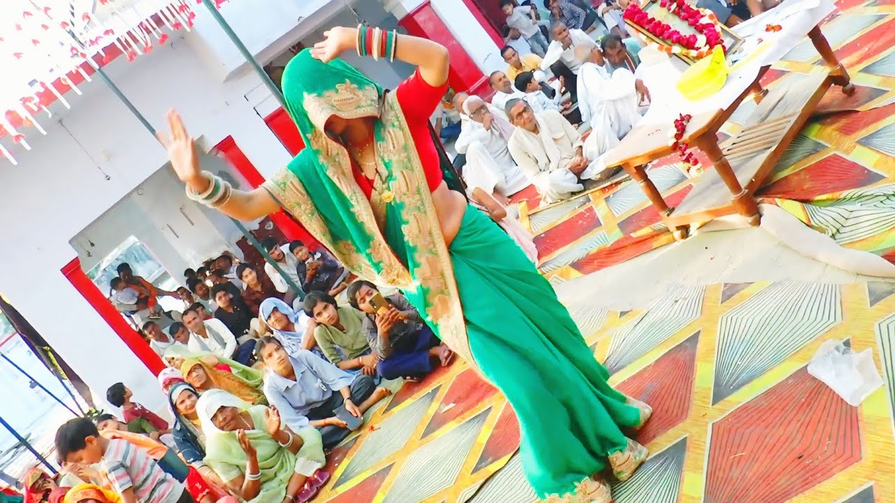 #भरथना की #वायरल भाभी ने अपनी मन पसंद #होली पर जमकर किया डांस #रिंकूशास्त्री 