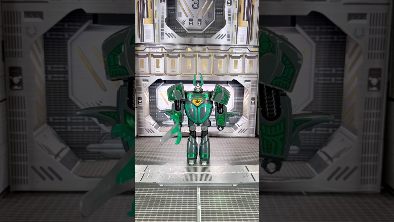 Deluxe Transforming Boron from Beetleborgs! - YouTube