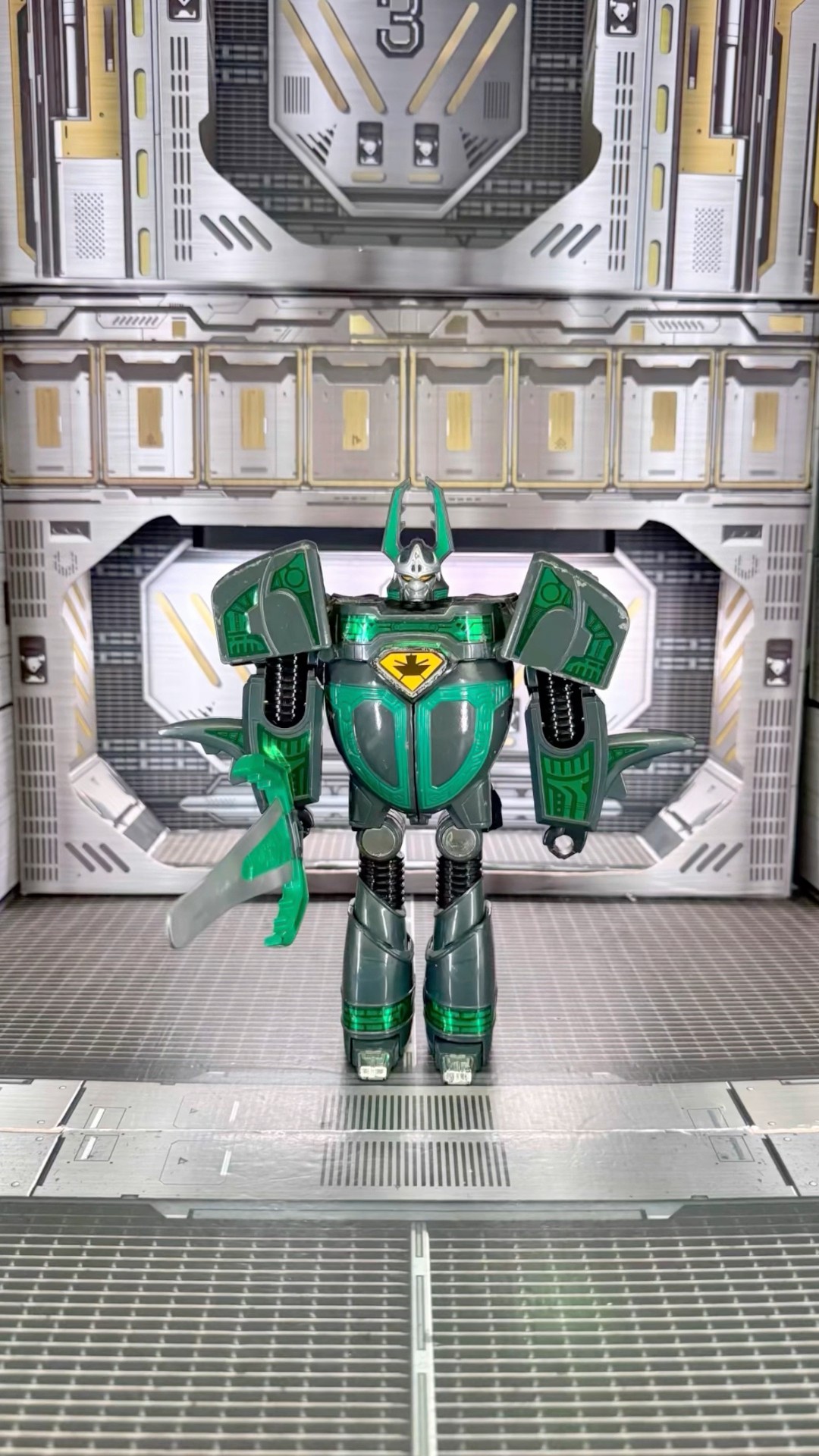 Deluxe Transforming Boron from Beetleborgs! - YouTube Deluxe Transforming Boron from Beetleborgs! - YouTube
