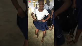 Mwanafunzi akikata mauno