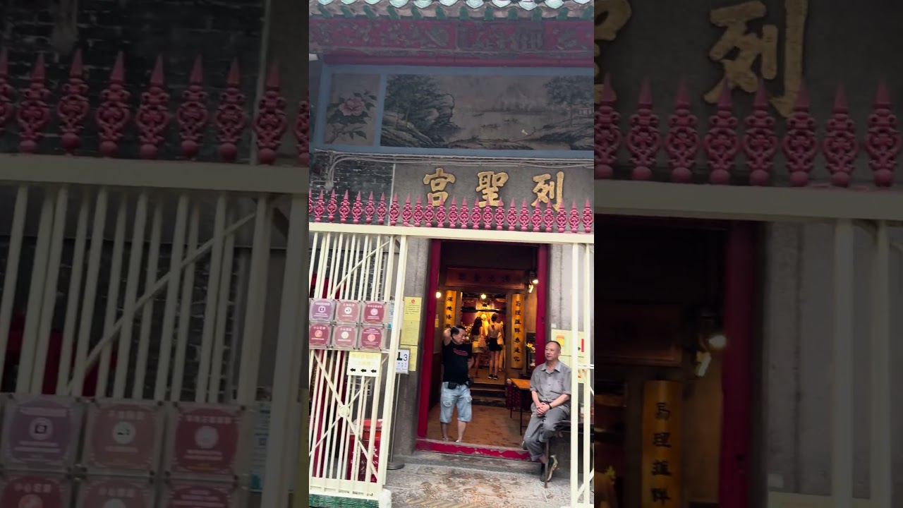 Man Mo Temple | Historic Spiritual Site in Hong Kong | 4K