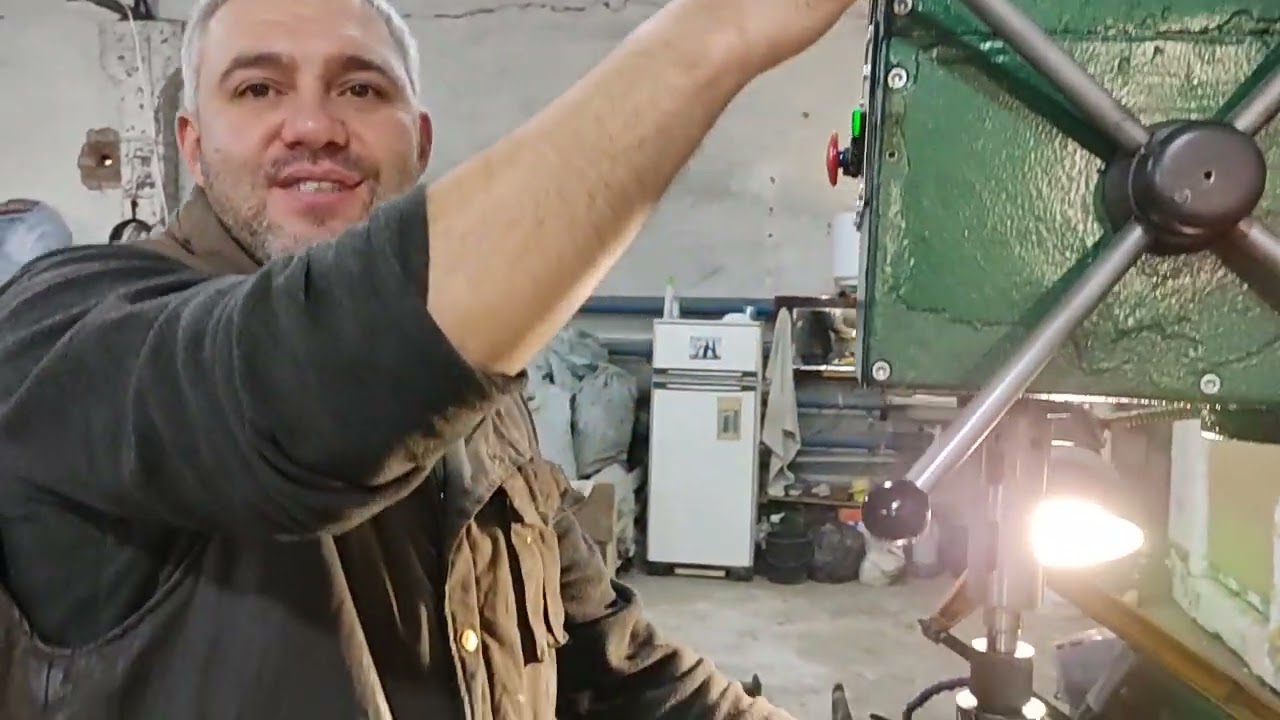 Нарезка резьбы м-16 болта резцедержателя на сверлильном станке 2н135.