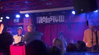 Famous SWMRS - Berkeley‘s on Fire live in Hamburg 02/27/2019 Net Worth