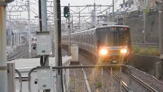 JR神戸線　朝霧駅1番ホームを223系快速が通過