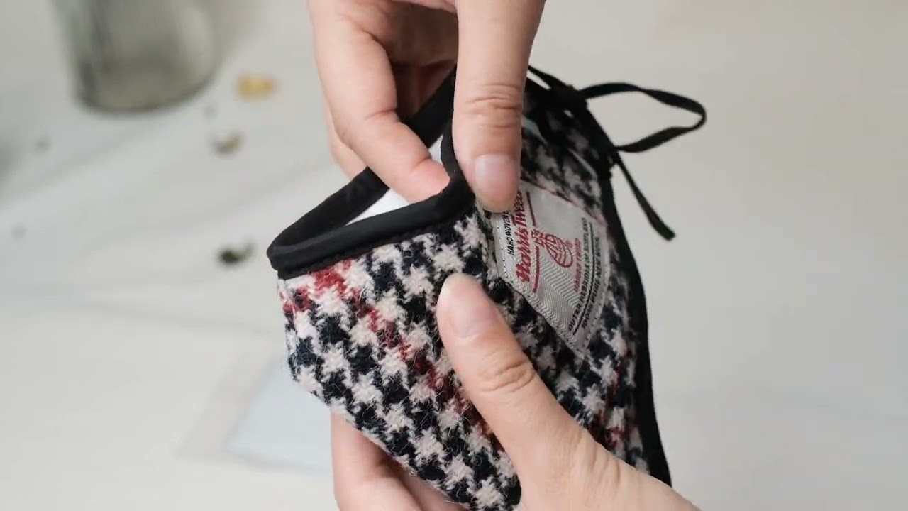 The tote bag by Harris Tweed.It is large and beautiful.