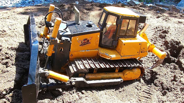 RC ADVENTURES - 1/14 Scale Bulldozer - Backfilling a Pond