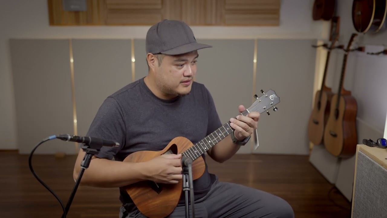 Kanile'a D 1 ST Koa Super Tenor - YouTube