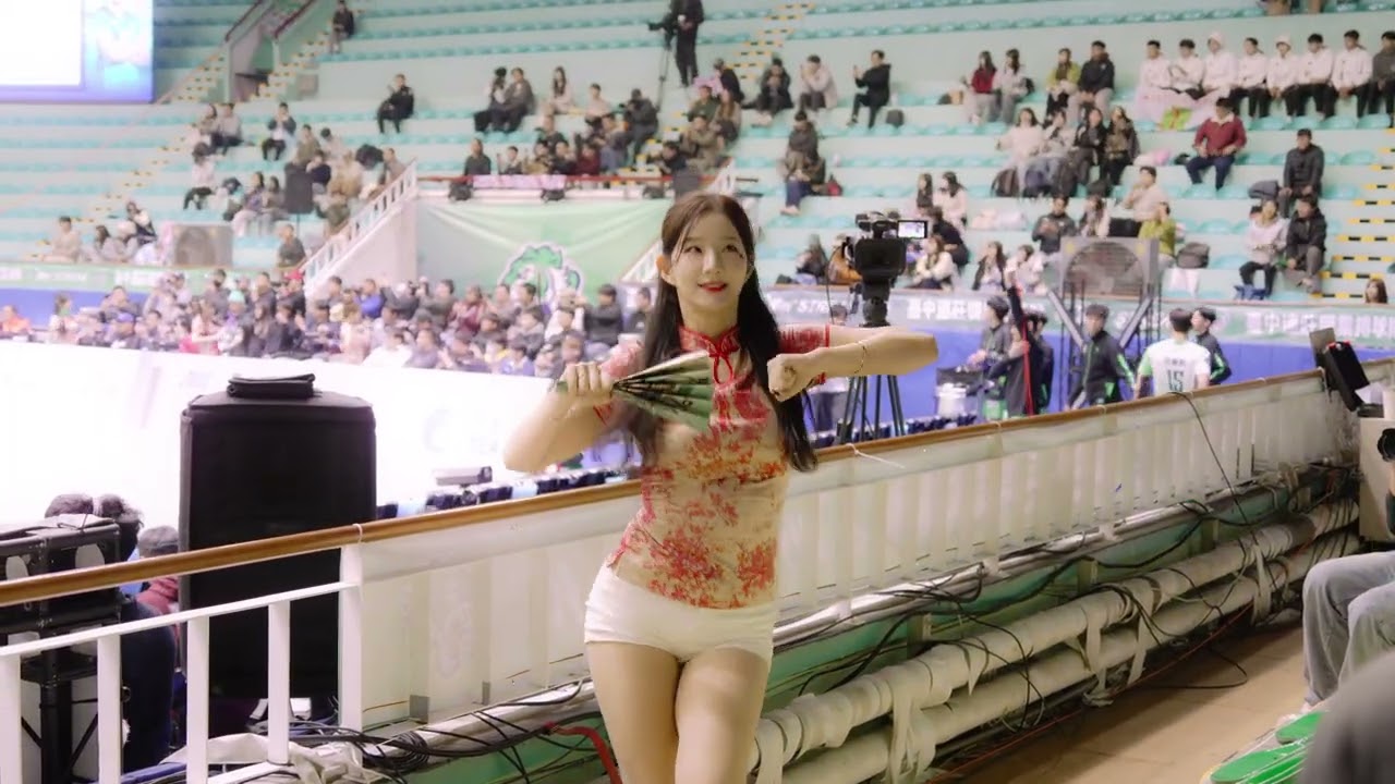 吉娜的旗袍好好看 但是很短耶 #김진아 #金吉娜 #啦啦隊 