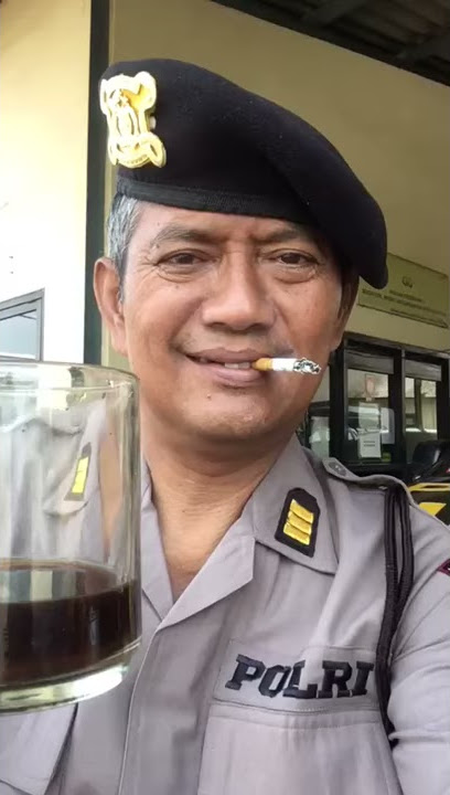 ngerokok sambil ngopi