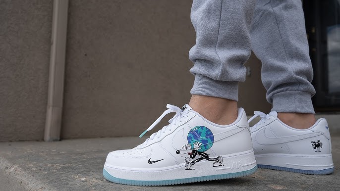tom konkurrence kan opfattes Steve Harrington Nike Air Force 1 FLYLEATHER 'World Earth Day' Review/On  Feet - YouTube