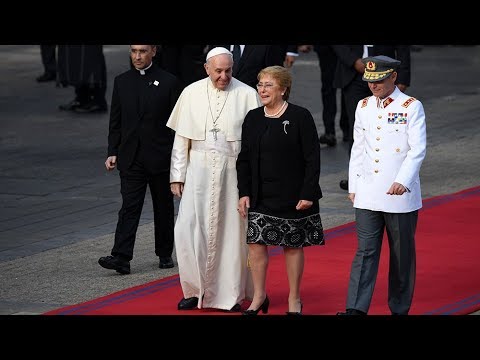 La llegada del papa Francisco a Chile fue "fría" y "muy polémica"