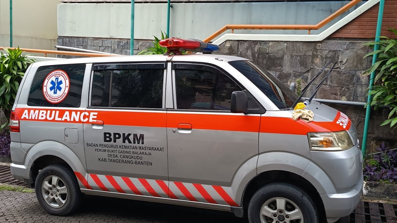 Pasien kontrol menuju RS Dharmais