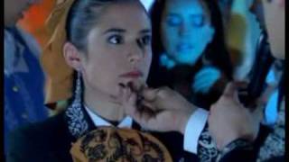 Video thumbnail of "nos estorbo la ropa - La hija del Mariachi"