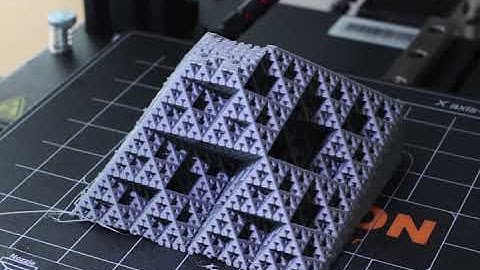 Fractal pyramid with 3D printer time lapse