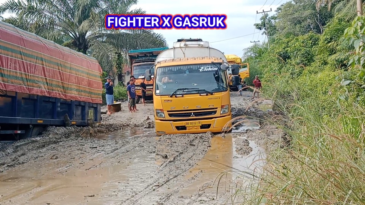KACAU KARNA TRUK TERPURUK SEMUA JADI MEMAKSAKAN DARI SAMPING SAMPAI GASRUK