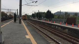 372次（DMU3000）自強號 花壇站 通過 ，3237次（EMU800一列8節）區間車 花壇站 到站