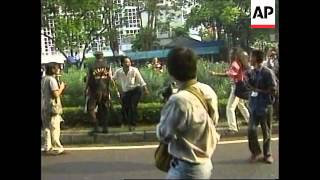 INDONESIA: JAKARTA: PROTESTORS CLASH WITH POLICE