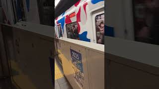 大阪メトロⓂ️の御堂筋線のラッピング列車