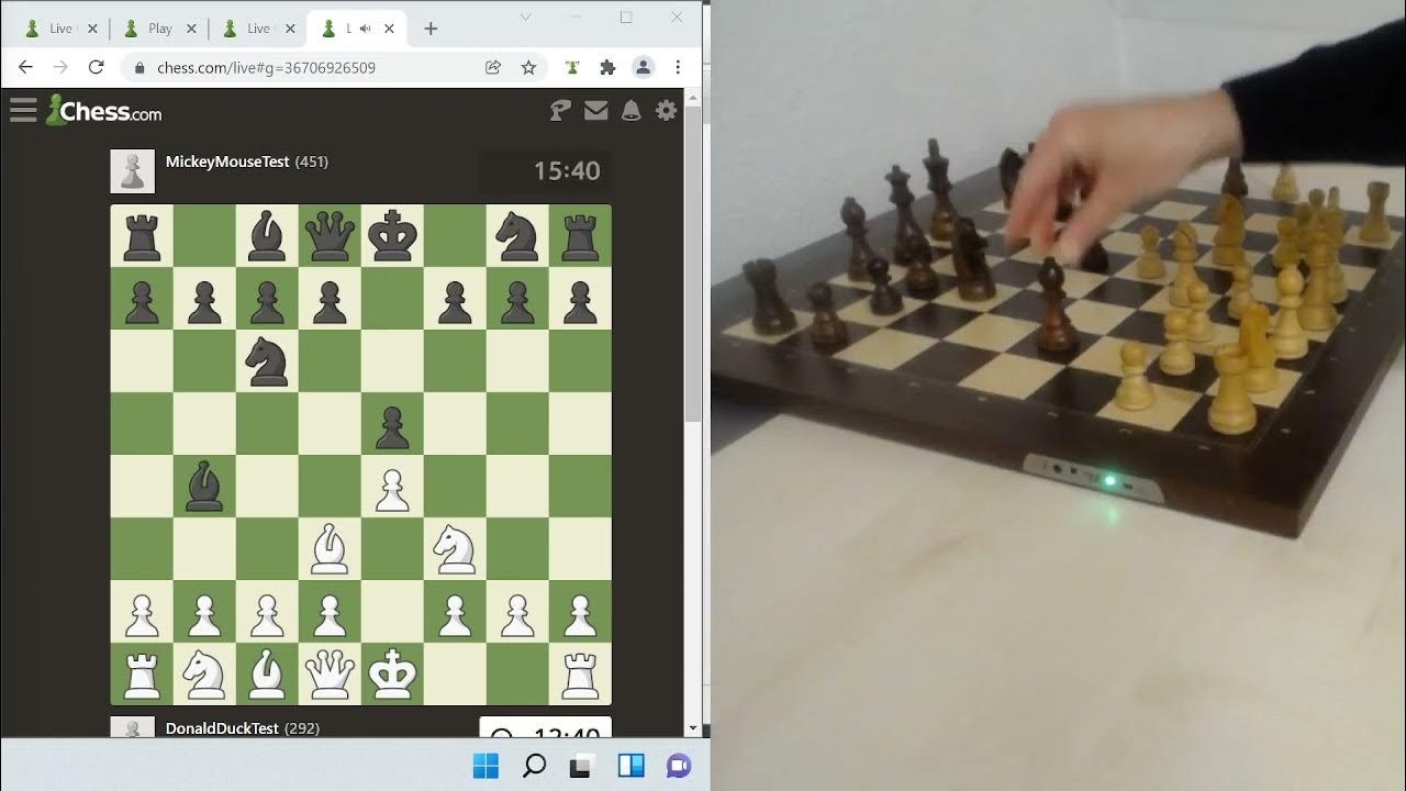 Playing on chess.com using Chess Master chrome extension 