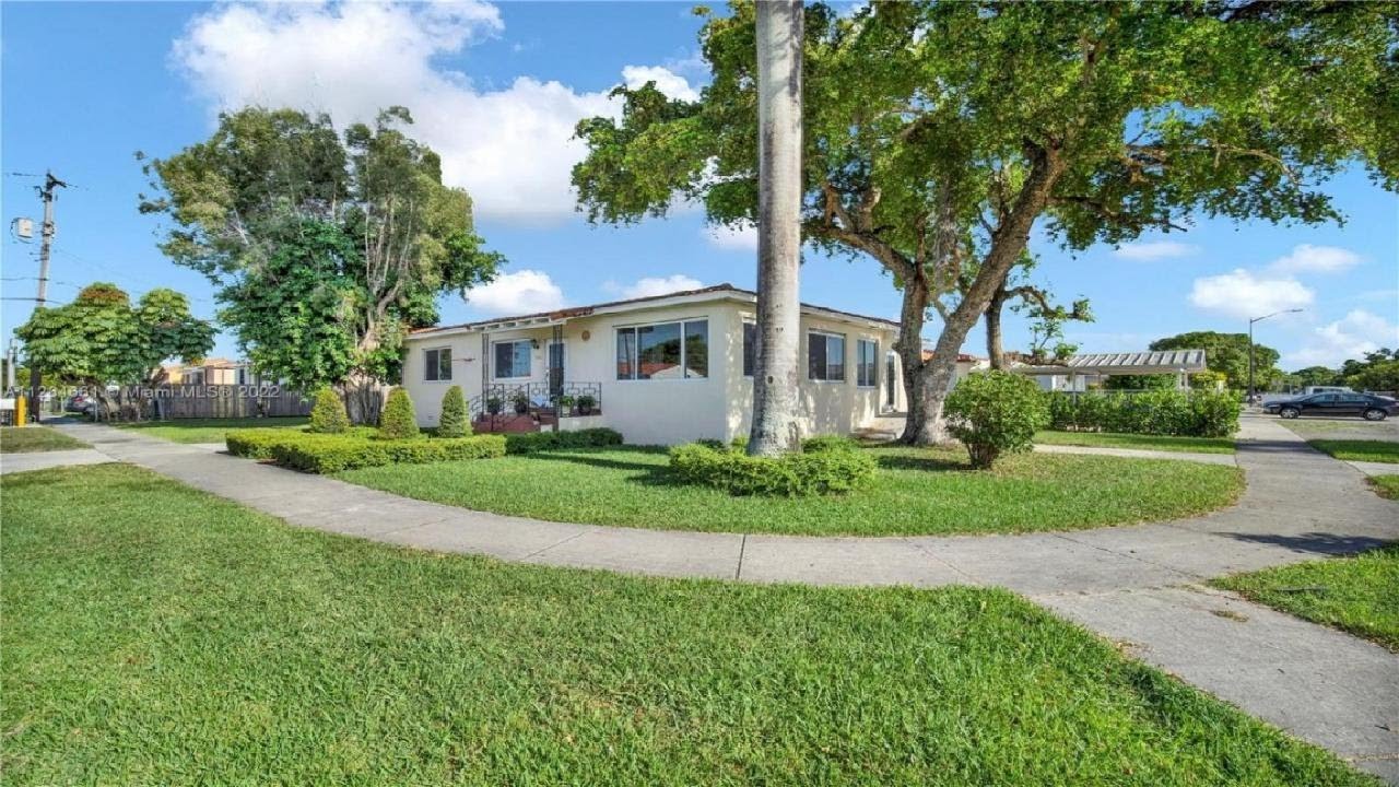 3560 NW 19th St, Miami, FL Presented by Pedro Casanova.