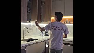 bisagras cierre lento en cocinas y closets. #diseño #cocinas #closet #madera #gavetas