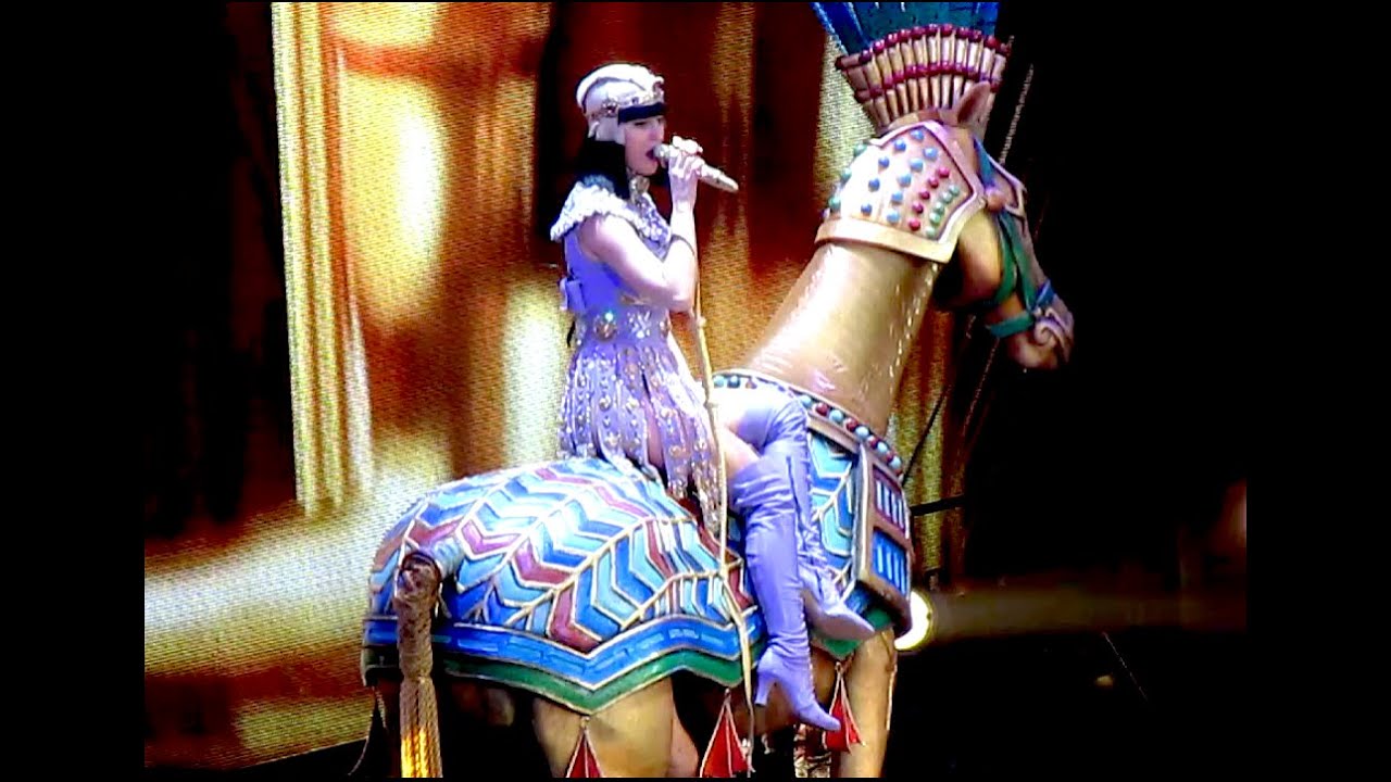 Katy Perry - Dark Horse (Live @ Antwerp)