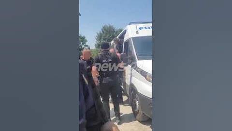 Mori leje për varrimin e nënës/Momenti kur Dritan Dajti zbret nga mjeti i policisë mes 140efektivëve